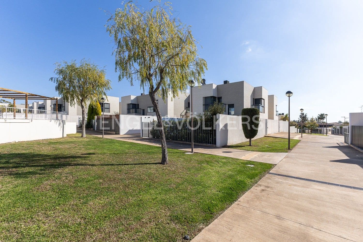 4 slaapkamer Villa te koop in Paterna met zwembad garage - € 577.000 (Ref: 9080181)