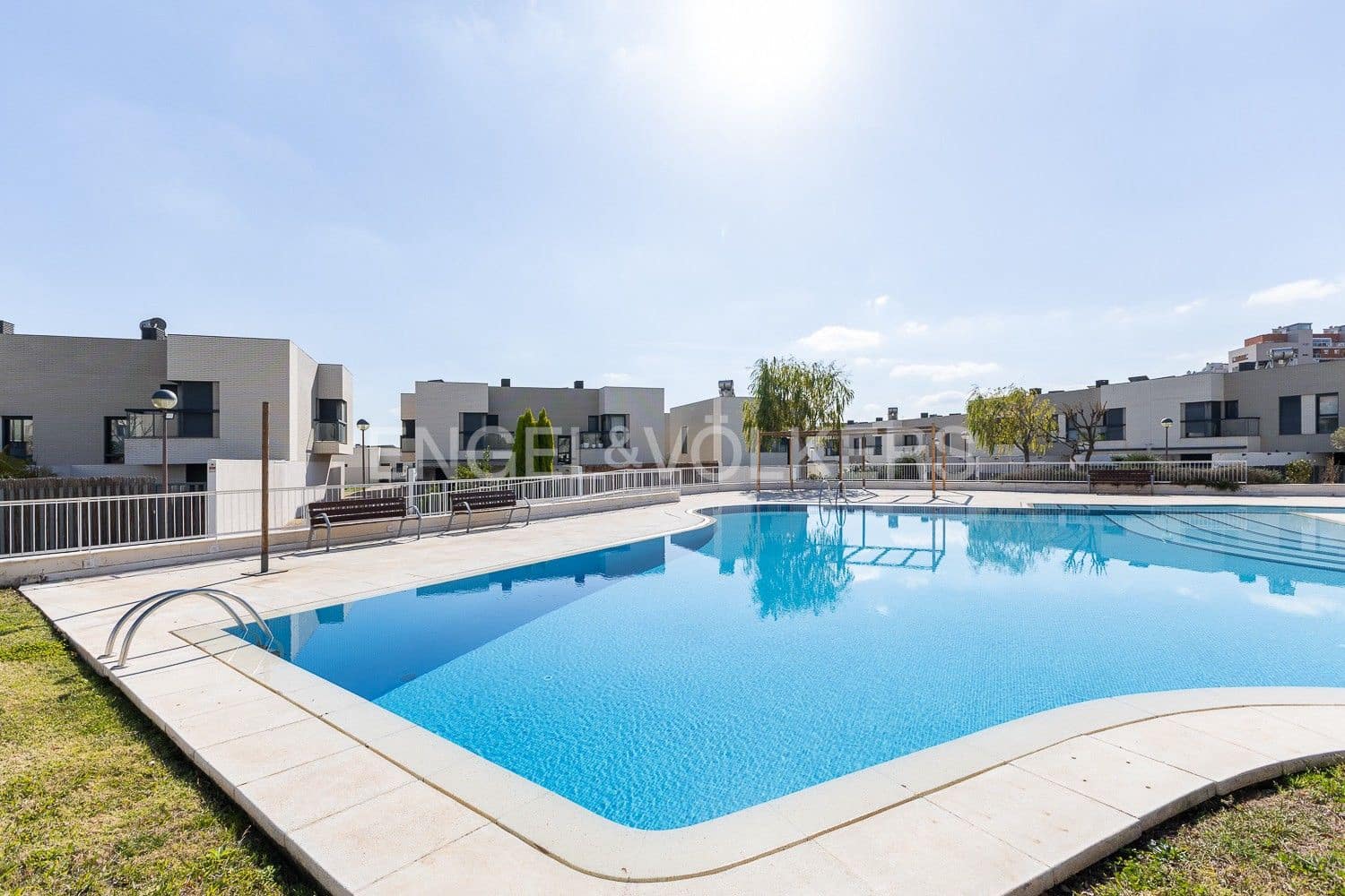 4 slaapkamer Villa te koop in Paterna met zwembad garage - € 577.000 (Ref: 9080181)