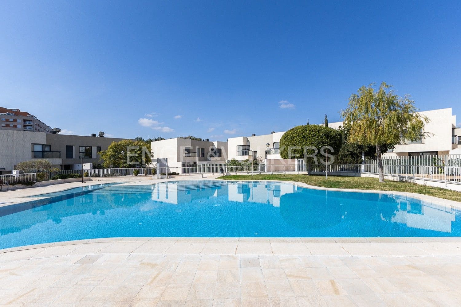 4 slaapkamer Villa te koop in Paterna met zwembad garage - € 577.000 (Ref: 9080181)