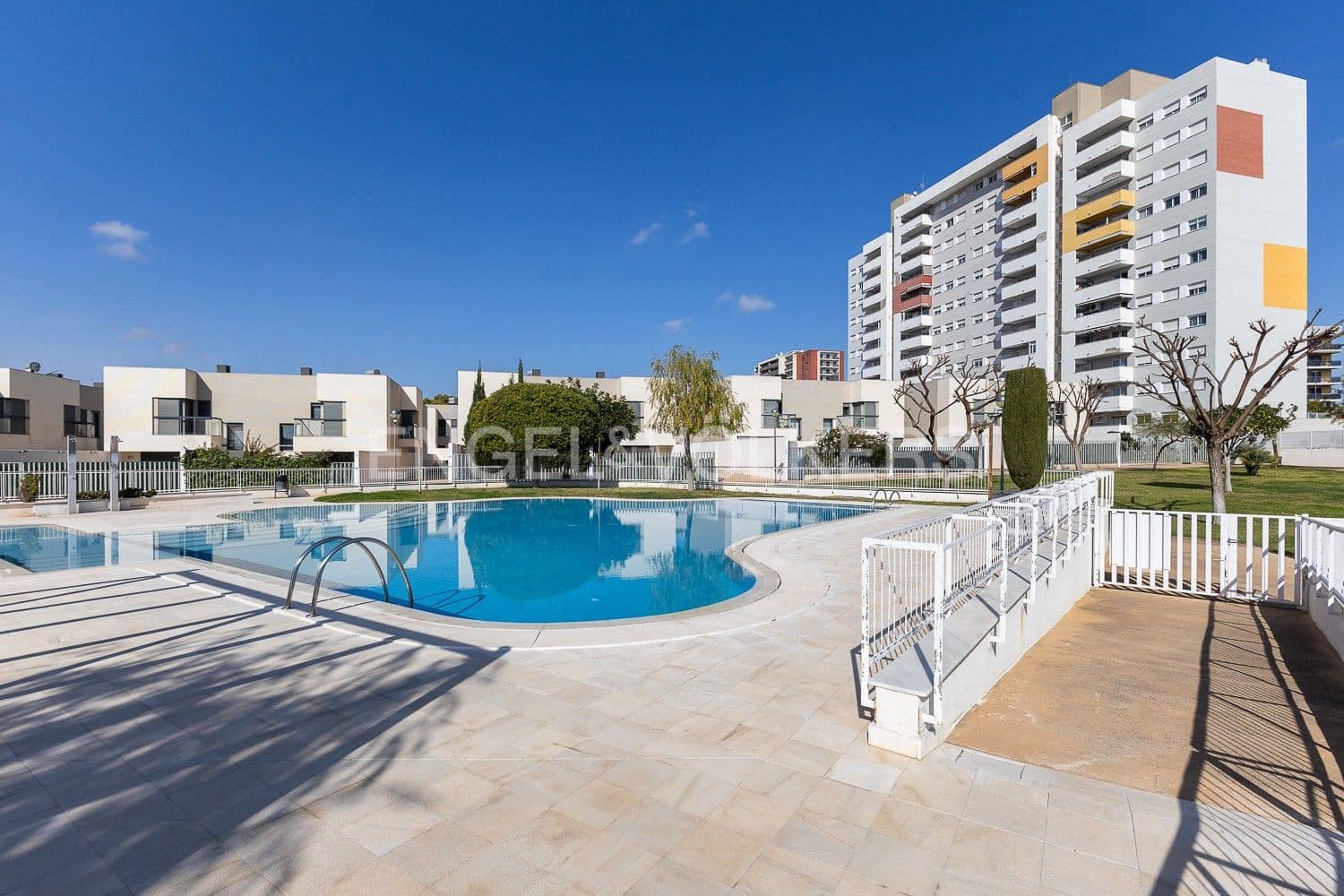 4 slaapkamer Villa te koop in Paterna met zwembad garage - € 577.000 (Ref: 9080181)