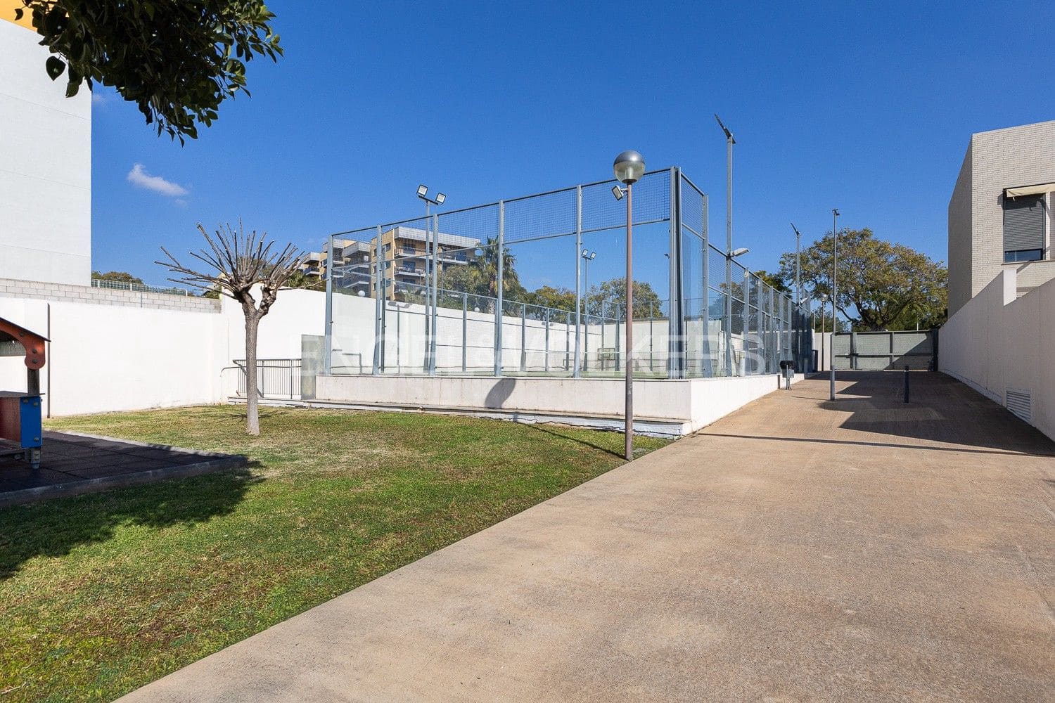 4 slaapkamer Villa te koop in Paterna met zwembad garage - € 577.000 (Ref: 9080181)