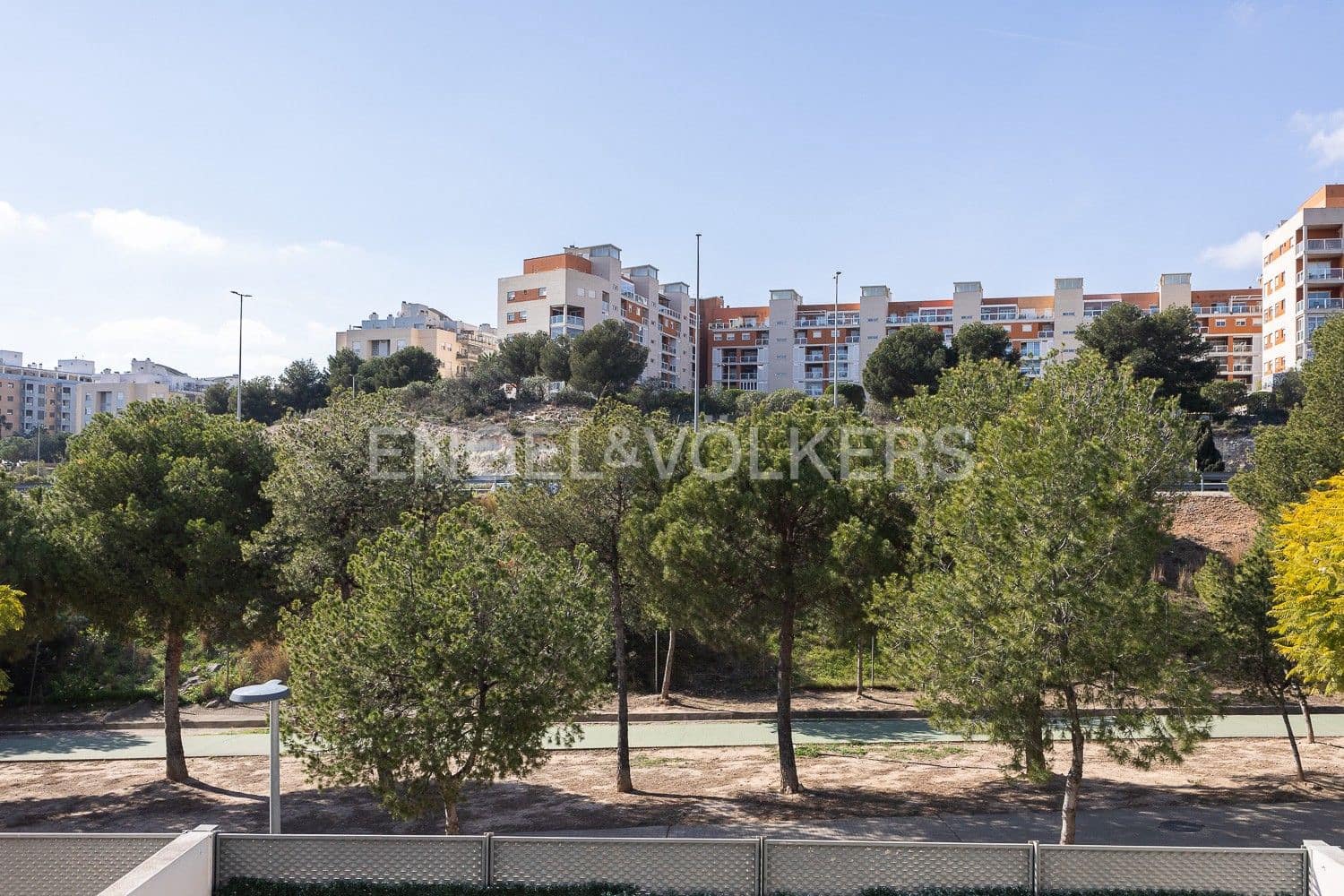 4 slaapkamer Villa te koop in Paterna met zwembad garage - € 577.000 (Ref: 9080181)