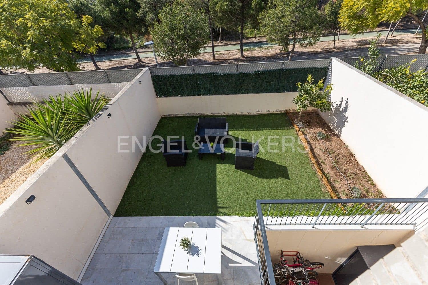 4 slaapkamer Villa te koop in Paterna met zwembad garage - € 577.000 (Ref: 9080181)
