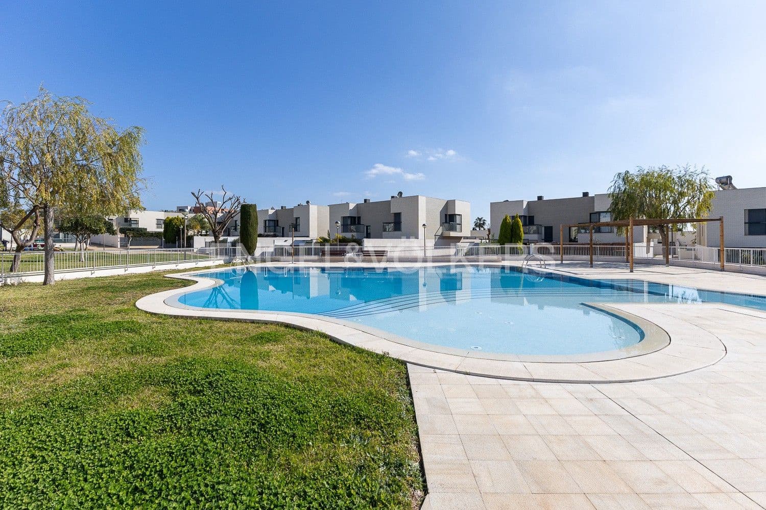 4 slaapkamer Villa te koop in Paterna met zwembad garage - € 577.000 (Ref: 9080181)