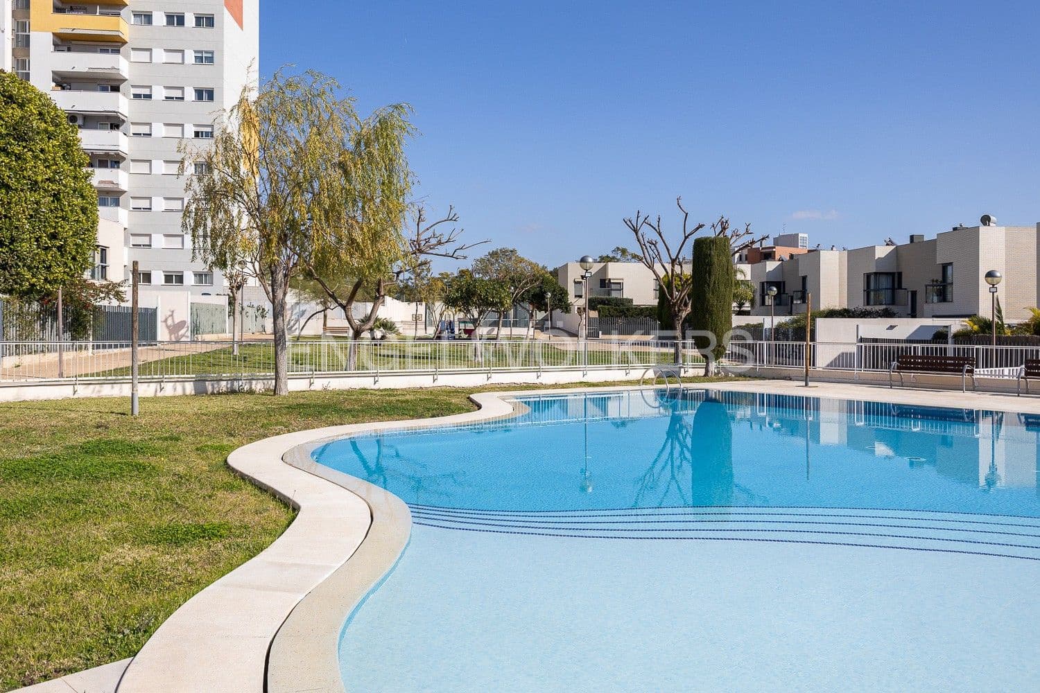 4 slaapkamer Villa te koop in Paterna met zwembad garage - € 577.000 (Ref: 9080181)