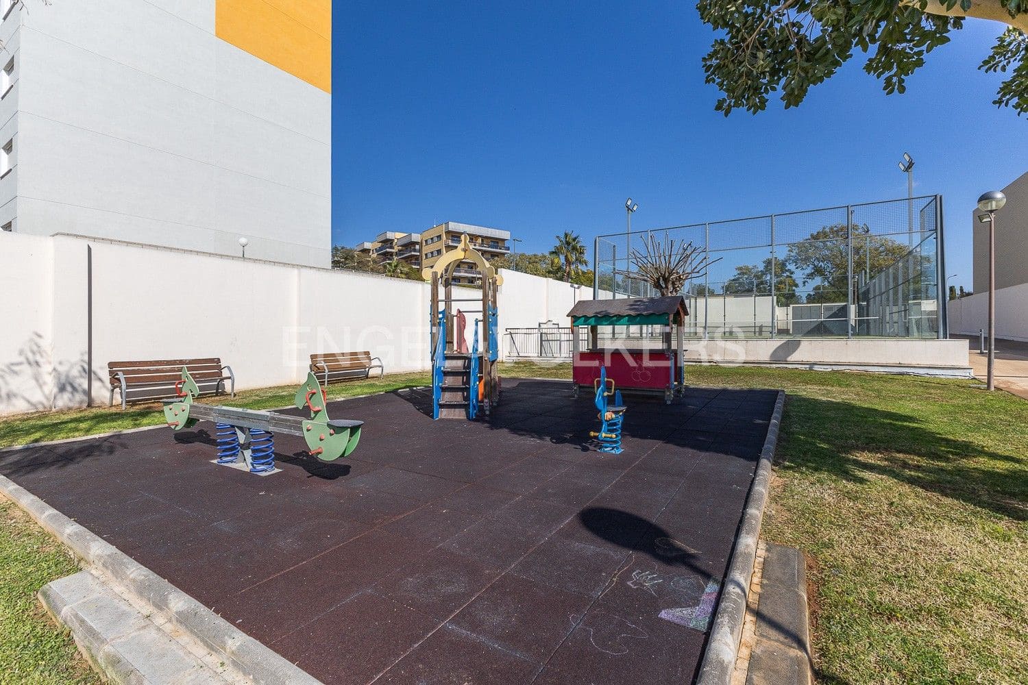 4 slaapkamer Villa te koop in Paterna met zwembad garage - € 577.000 (Ref: 9080181)
