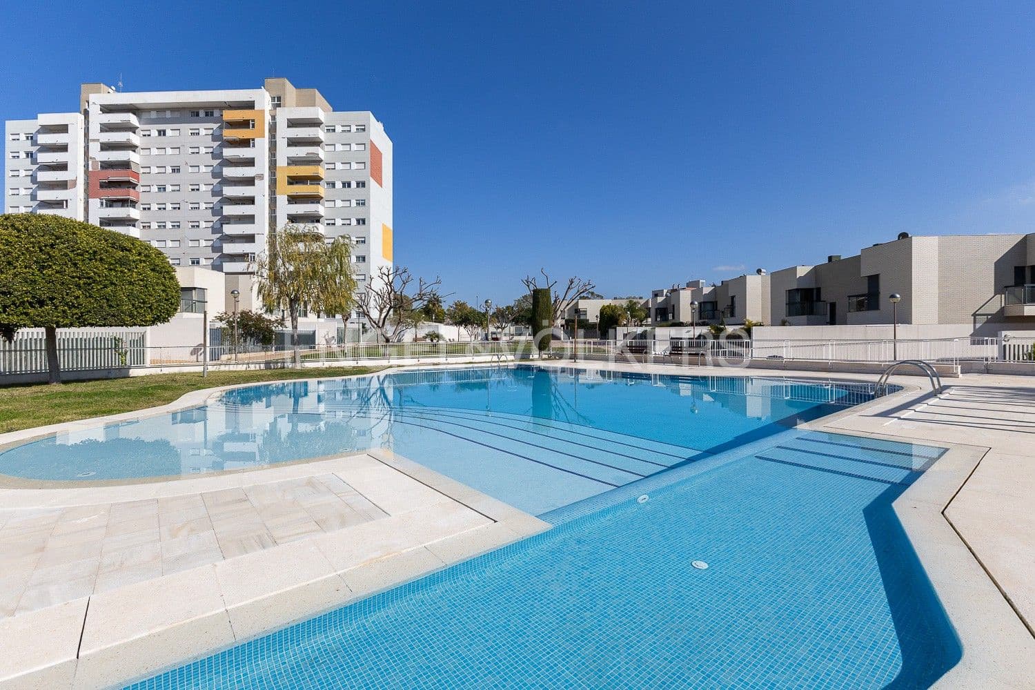 4 slaapkamer Villa te koop in Paterna met zwembad garage - € 577.000 (Ref: 9080181)