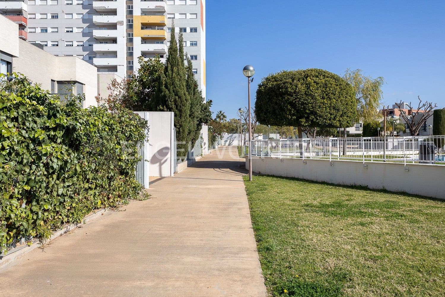 4 slaapkamer Villa te koop in Paterna met zwembad garage - € 577.000 (Ref: 9080181)