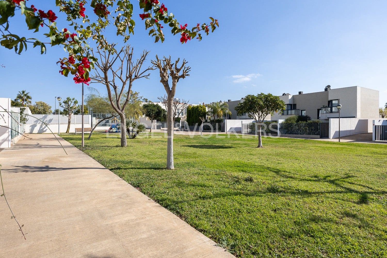 4 slaapkamer Villa te koop in Paterna met zwembad garage - € 577.000 (Ref: 9080181)