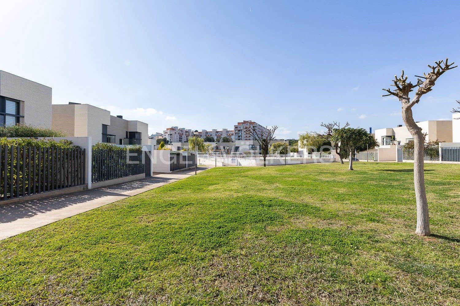4 slaapkamer Villa te koop in Paterna met zwembad garage - € 577.000 (Ref: 9080181)