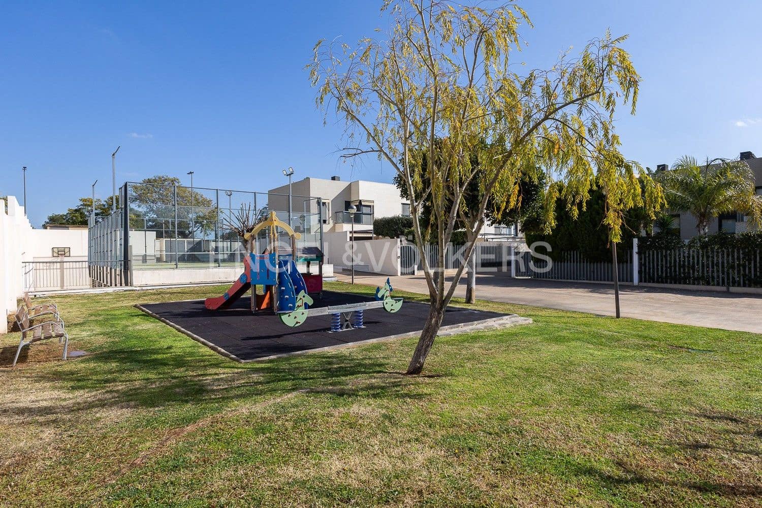 4 slaapkamer Villa te koop in Paterna met zwembad garage - € 577.000 (Ref: 9080181)