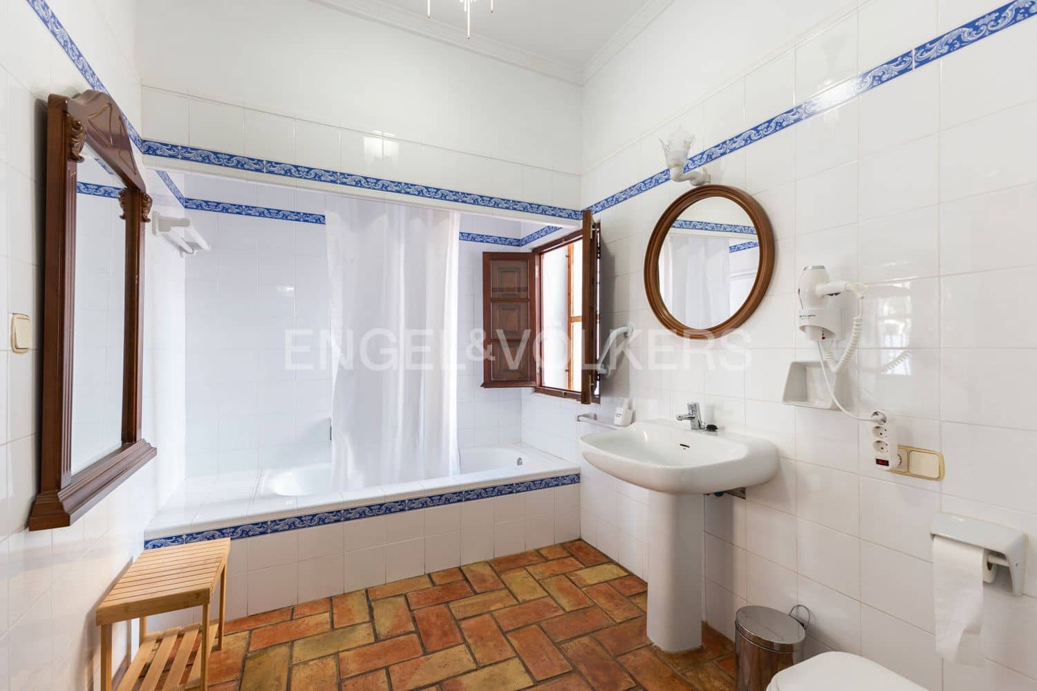 12 sovrum Hotell till salu i Xativa med pool garage - 875 000 € (Ref: 9080205)