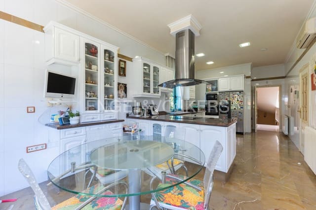 3 bedroom Villa for sale in Viver with garage - € 750,000 (Ref: 9080230)