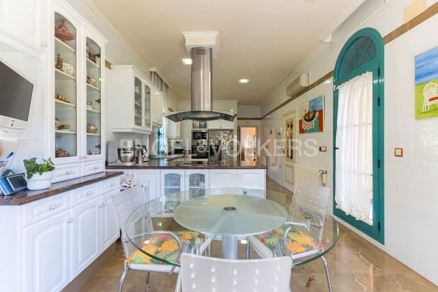3 bedroom Villa for sale in Viver with garage - € 750,000 (Ref: 9080230)