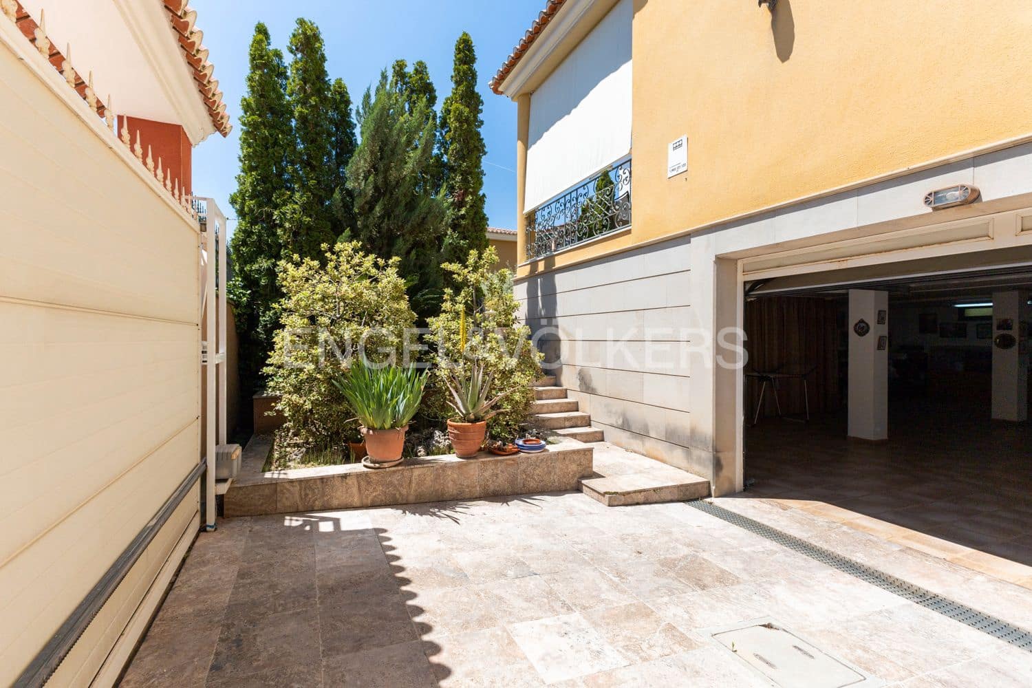3 bedroom Villa for sale in Viver with garage - € 750,000 (Ref: 9080230)