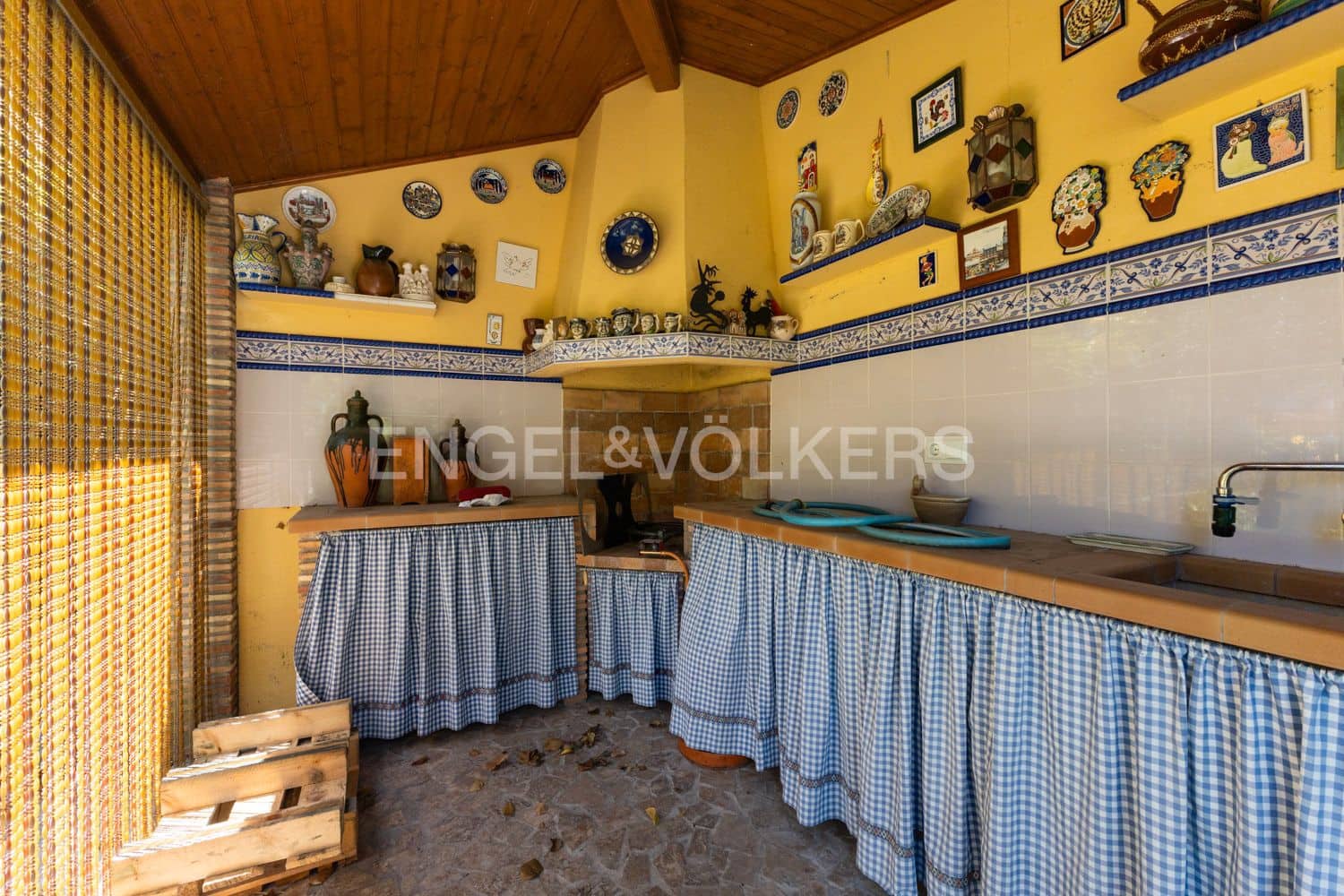 3 bedroom Villa for sale in Viver with garage - € 750,000 (Ref: 9080230)
