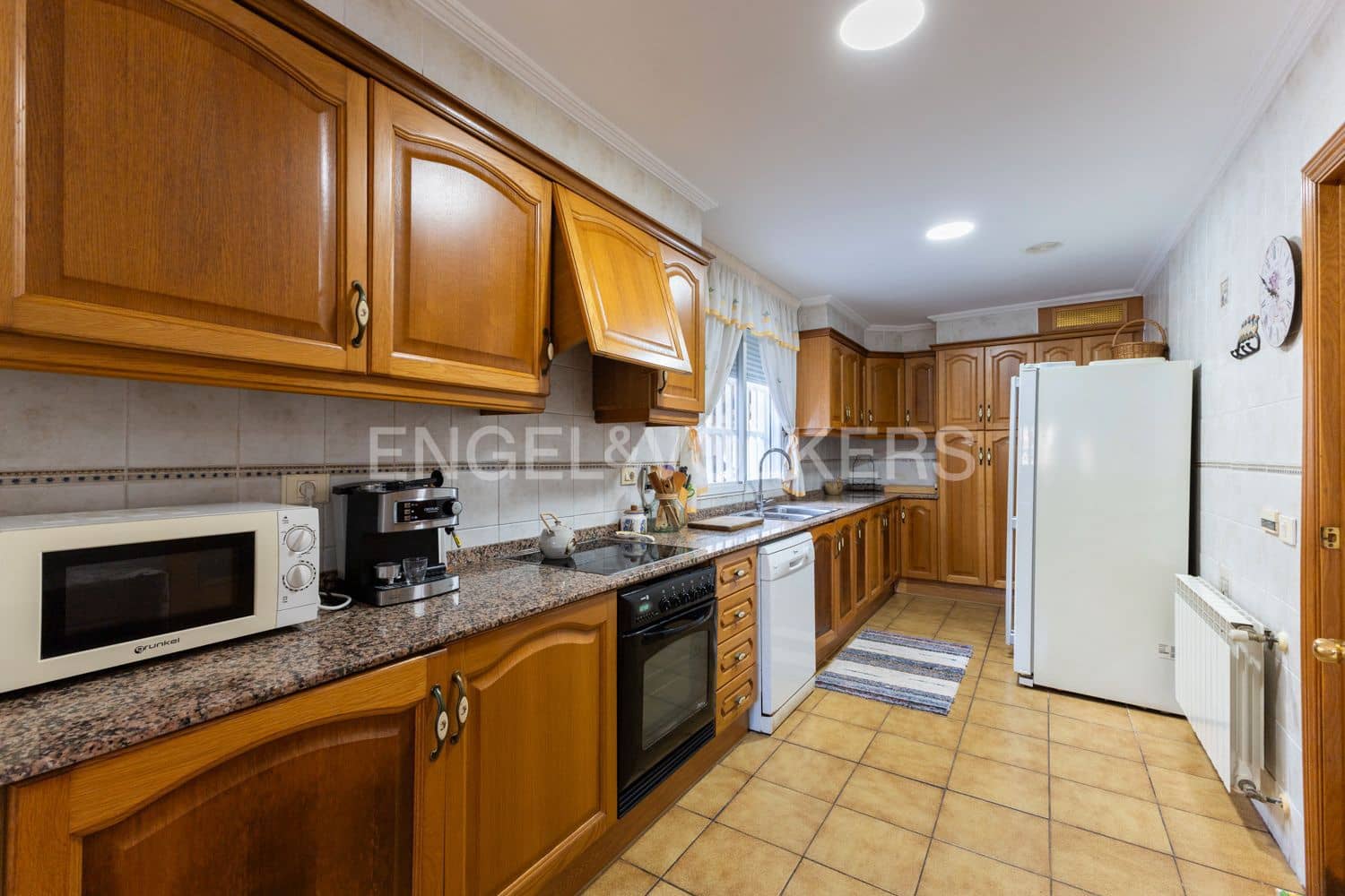 Chalet de 5 habitaciones en Oropesa  en venta con piscina garaje - 439.000 € (Ref: 9080263)
