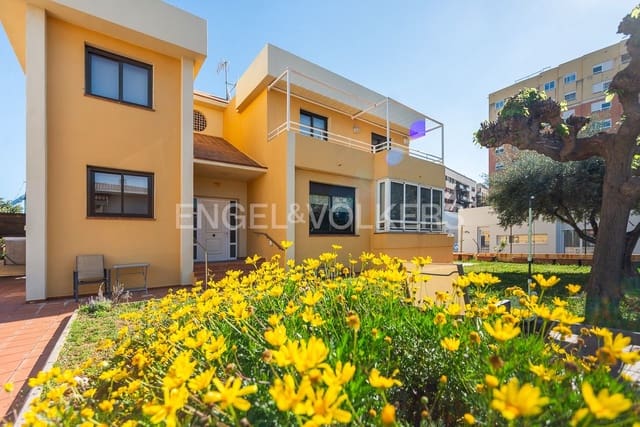 5 soveværelse Semi-Rækkehus til salg i Sur, Castelló de la Plana med swimmingpool garage - € 494.000 (Ref: 9080278)