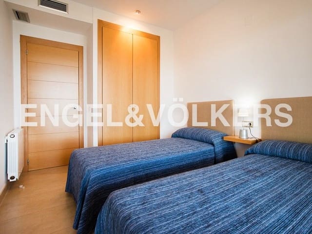 2 bedroom Apartment for rent in Oropesa  with pool garage - € 1,800 (Ref: 9080304)