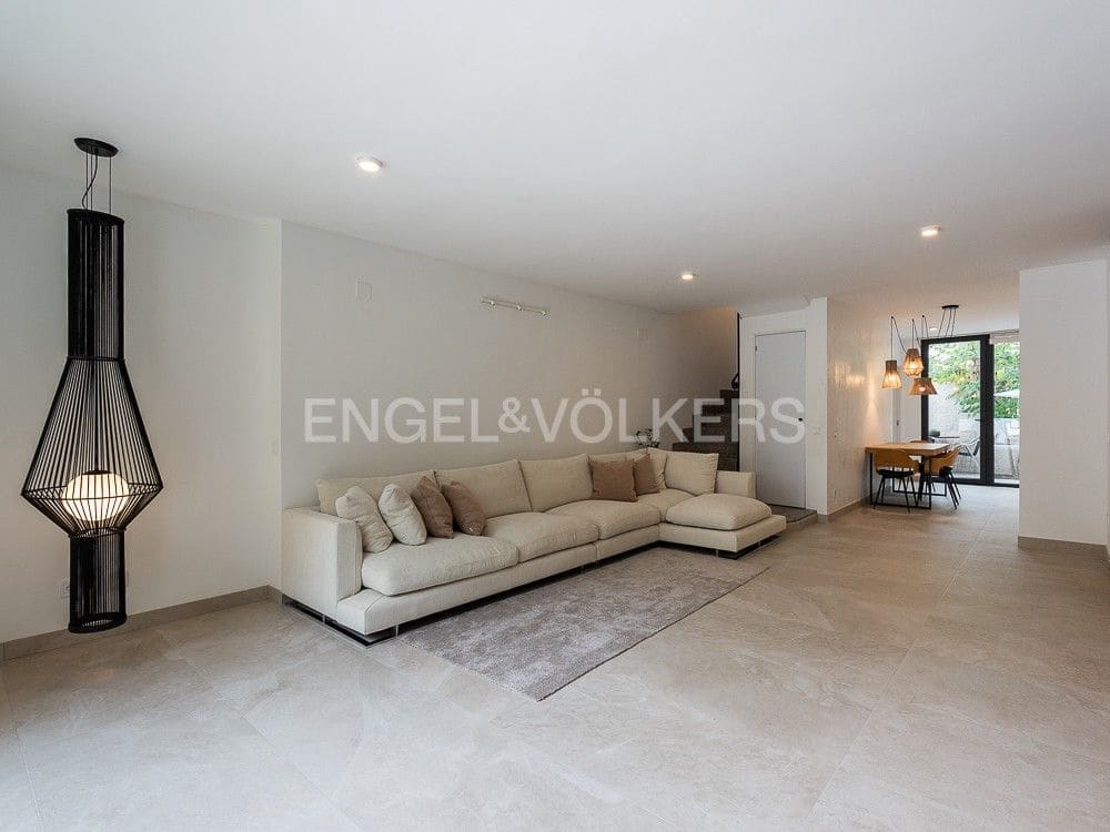 3 quarto Moradia Geminada para arrendar em Valencia cidade com piscina garagem - 3 900 € (Ref: 9080306)