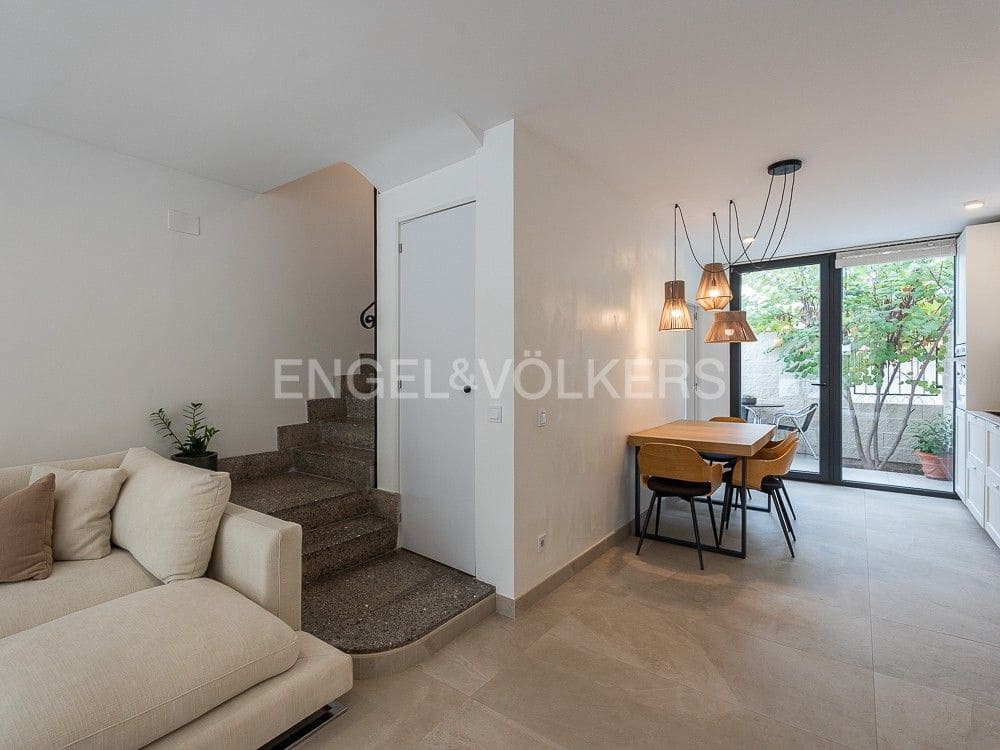 3 quarto Moradia Geminada para arrendar em Valencia cidade com piscina garagem - 3 900 € (Ref: 9080306)