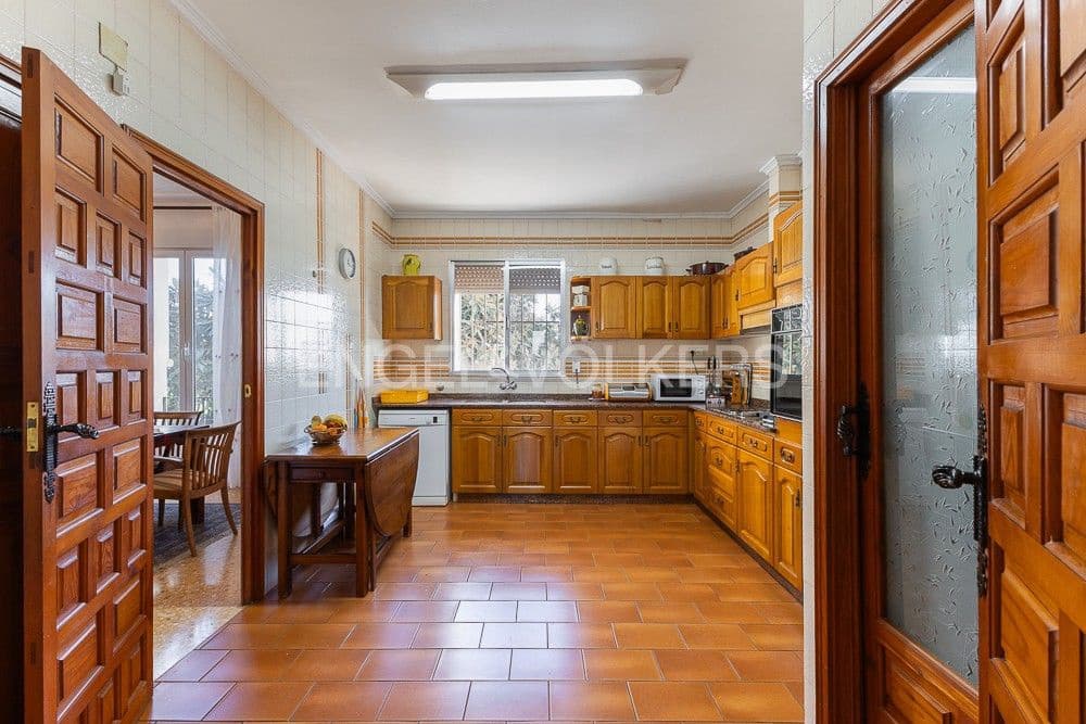 7 makuuhuone Huvila myytävänä paikassa Paterna - 900 000 € (Ref: 9080318)