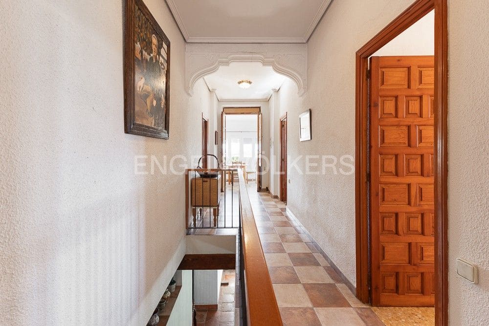 7 makuuhuone Huvila myytävänä paikassa Paterna - 900 000 € (Ref: 9080318)