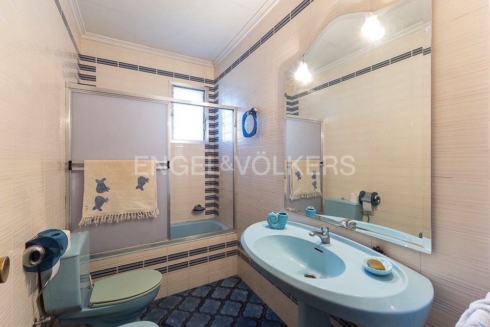7 makuuhuone Huvila myytävänä paikassa Paterna - 900 000 € (Ref: 9080318)