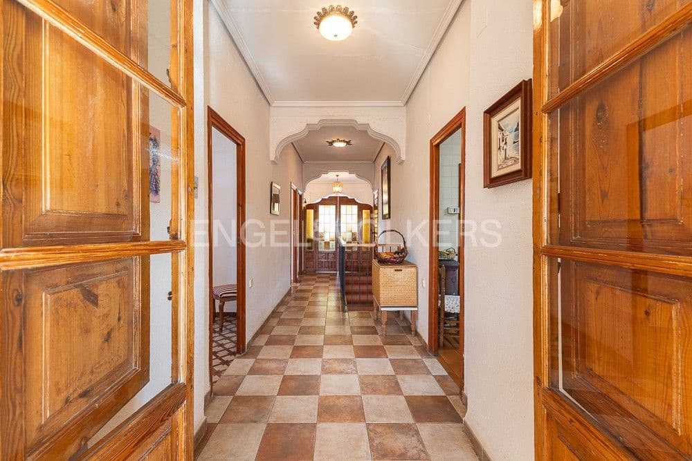 7 makuuhuone Huvila myytävänä paikassa Paterna - 900 000 € (Ref: 9080318)