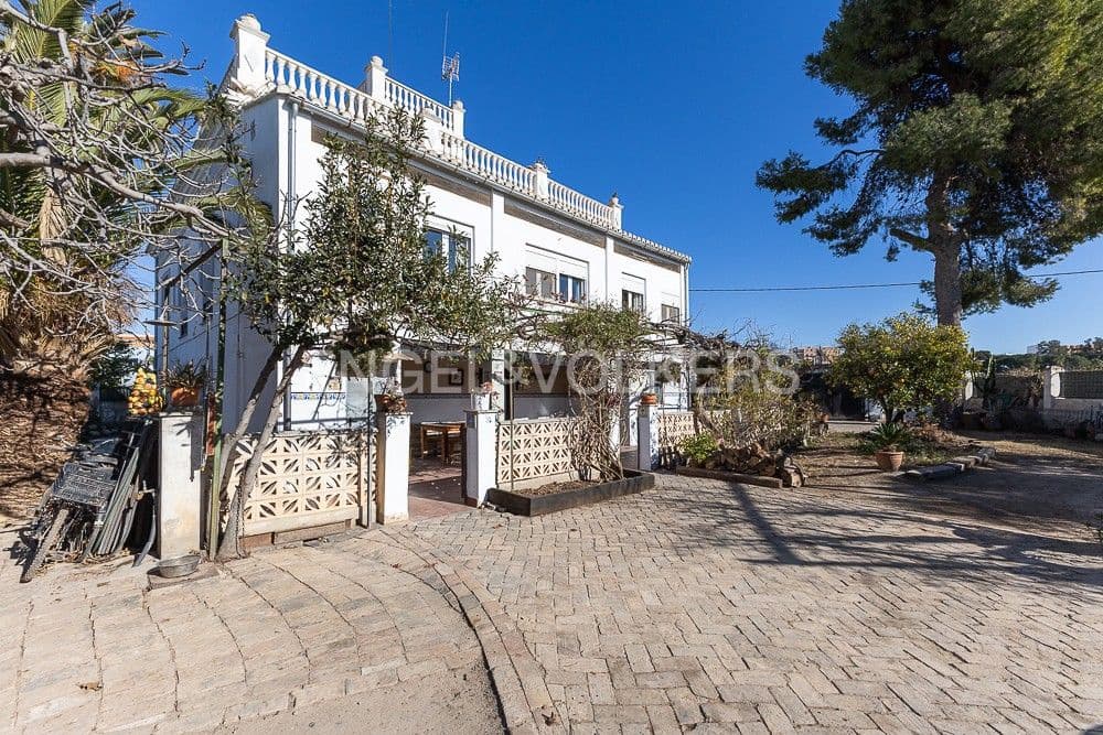 7 makuuhuone Huvila myytävänä paikassa Paterna - 900 000 € (Ref: 9080318)
