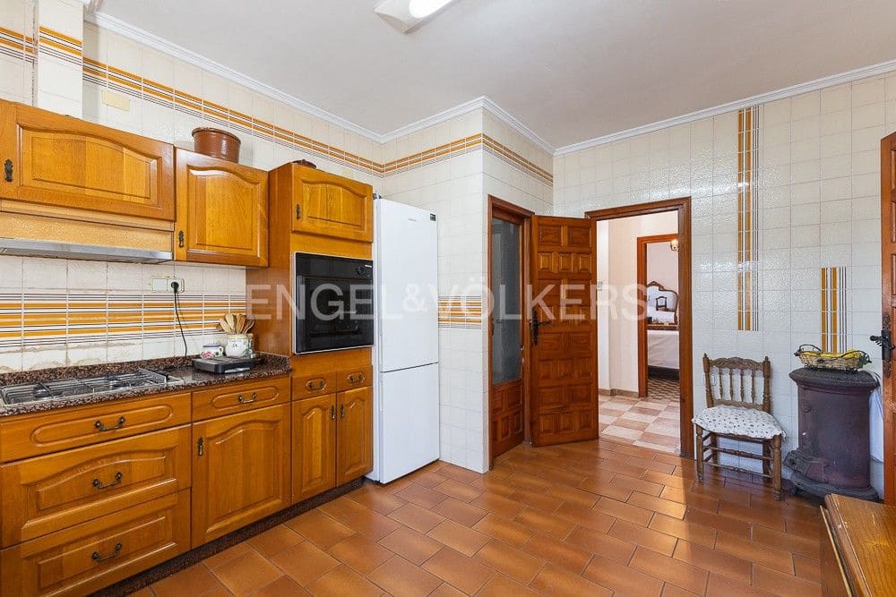 7 makuuhuone Huvila myytävänä paikassa Paterna - 900 000 € (Ref: 9080318)