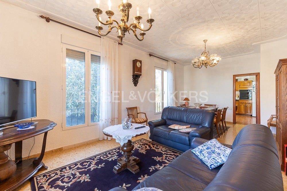 7 makuuhuone Huvila myytävänä paikassa Paterna - 900 000 € (Ref: 9080318)