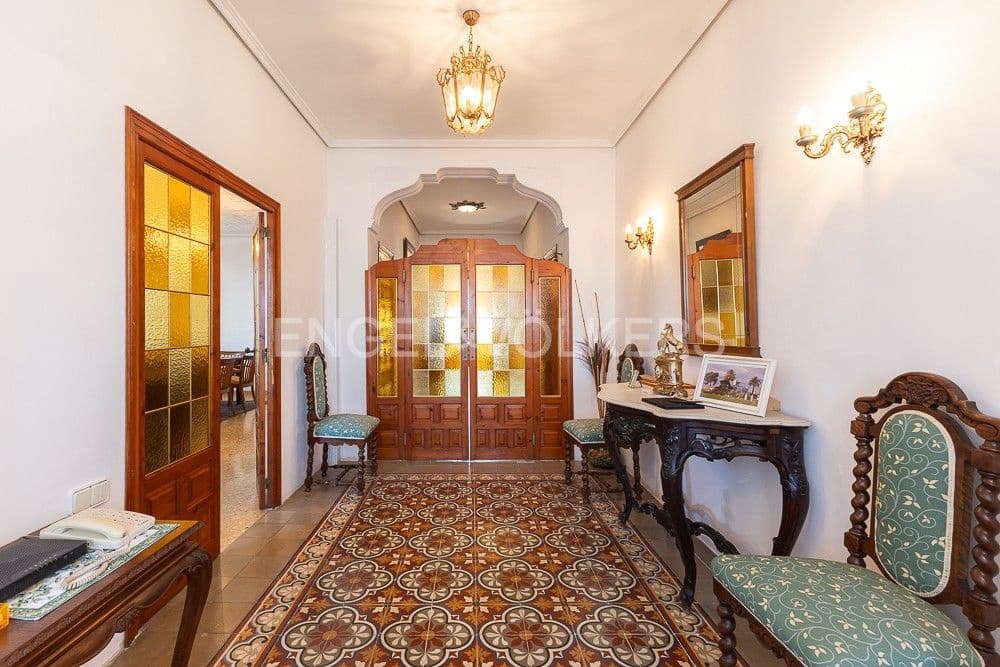 7 makuuhuone Huvila myytävänä paikassa Paterna - 900 000 € (Ref: 9080318)