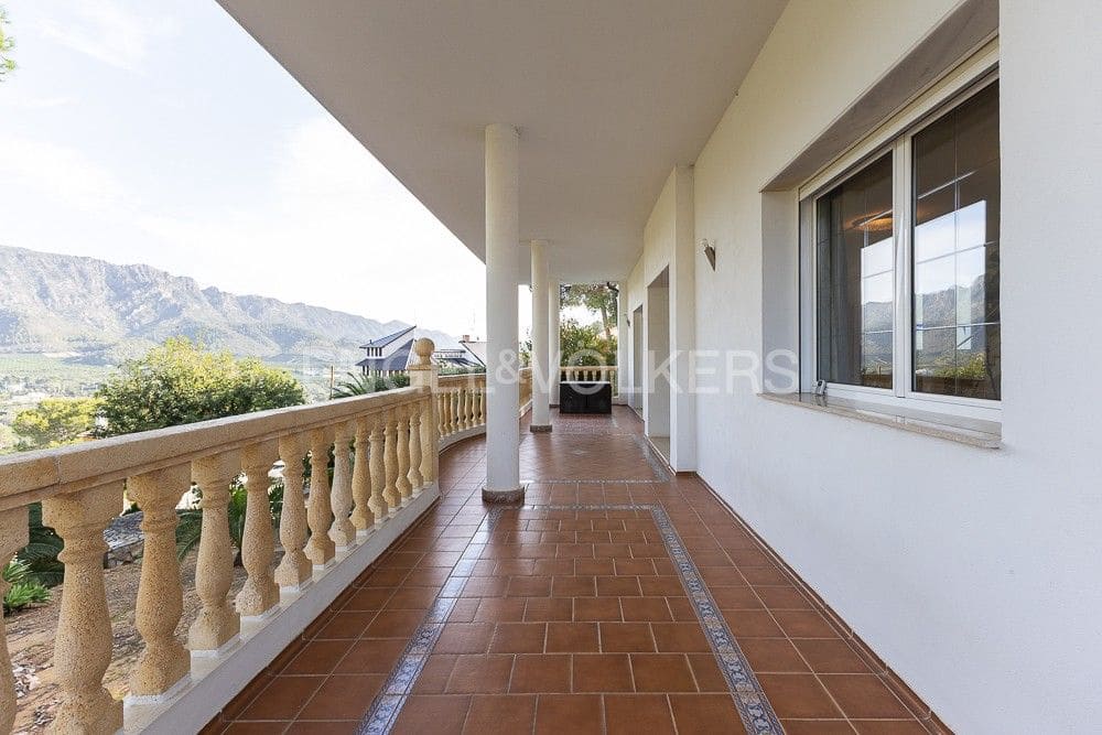5 sypialnia Willa na sprzedaż w Carcaixent z garażem - 449 000 € (Ref: 9080334)