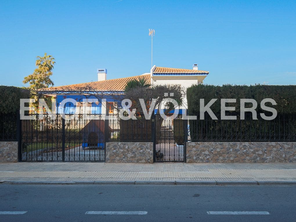 4 Zimmer Villa zu verkaufen in Canet d'En Berenguer mit Pool Garage - 750.000 € (Ref: 9080354)