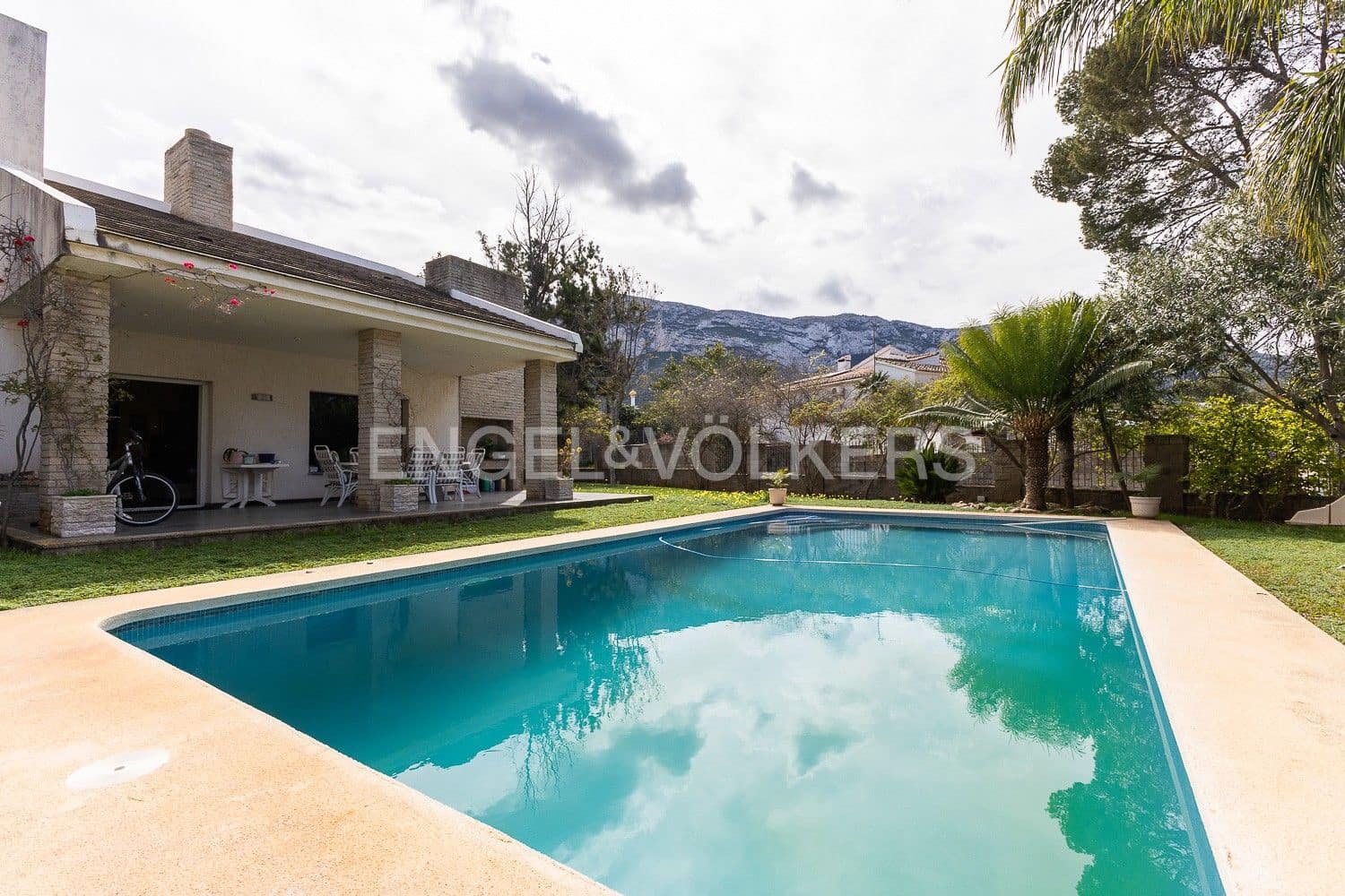 4 soveværelse Villa til salg i Denia med swimmingpool garage - € 1.190.000 (Ref: 9080365)