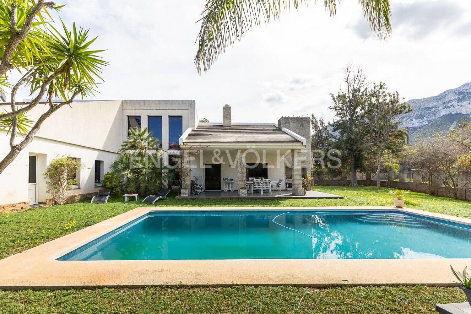 4 soveværelse Villa til salg i Denia med swimmingpool garage - € 1.190.000 (Ref: 9080365)