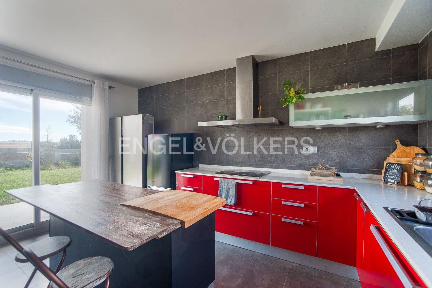 Chalet de 3 habitaciones en Vinaròs en venta con garaje - 395.000 € (Ref: 9080384)