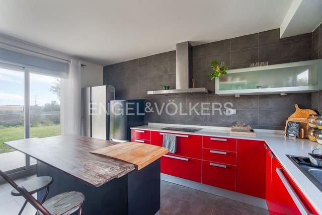 Chalet de 3 habitaciones en Vinaròs en venta con garaje - 395.000 € (Ref: 9080384)