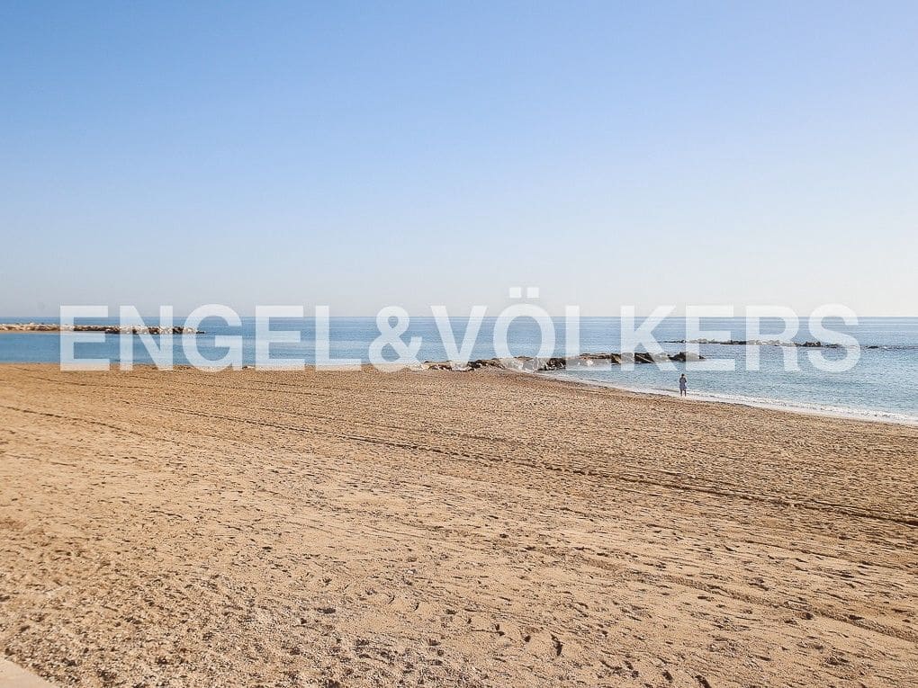 Chalet de 3 habitaciones en Vinaròs en venta con garaje - 395.000 € (Ref: 9080384)