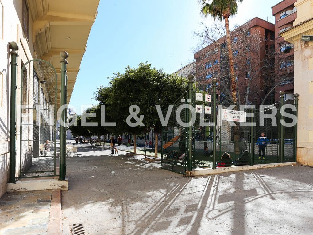 Piso de 3 habitaciones en València ciudad en venta con garaje - 375.000 € (Ref: 9080394)