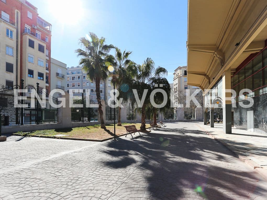 Piso de 3 habitaciones en València ciudad en venta con garaje - 375.000 € (Ref: 9080394)