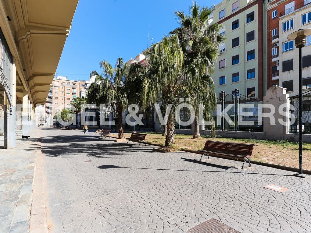 Piso de 3 habitaciones en València ciudad en venta con garaje - 375.000 € (Ref: 9080394)