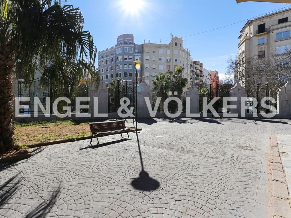 Piso de 3 habitaciones en València ciudad en venta con garaje - 375.000 € (Ref: 9080394)