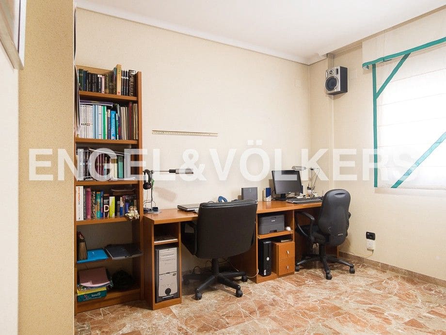 Piso de 5 habitaciones en Vila-real en venta con garaje - 260.000 € (Ref: 9080415)
