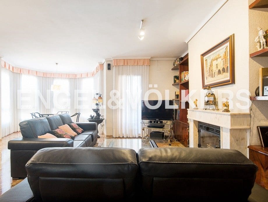 Piso de 5 habitaciones en Vila-real en venta con garaje - 260.000 € (Ref: 9080415)