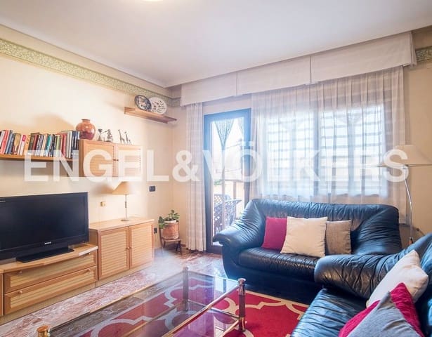 Piso de 5 habitaciones en Vila-real en venta con garaje - 260.000 € (Ref: 9080415)