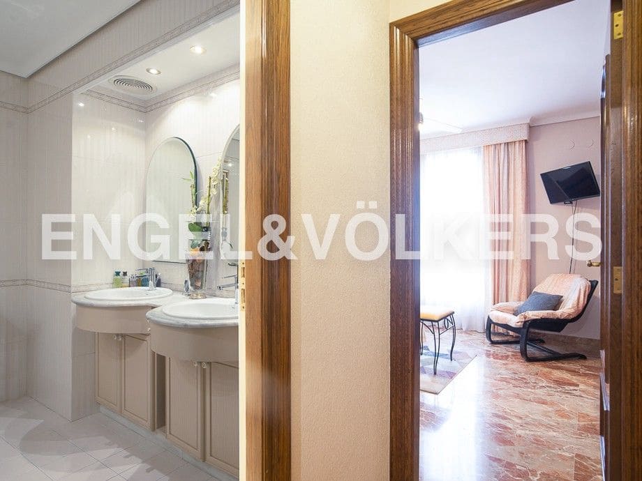 Piso de 5 habitaciones en Vila-real en venta con garaje - 260.000 € (Ref: 9080415)