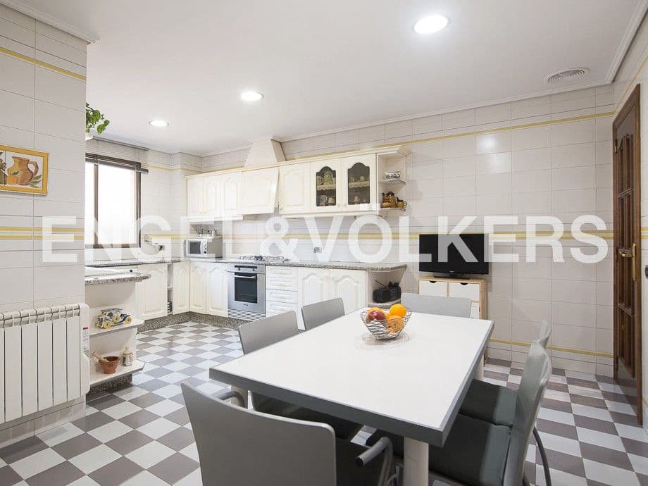 Piso de 5 habitaciones en Vila-real en venta con garaje - 260.000 € (Ref: 9080415)