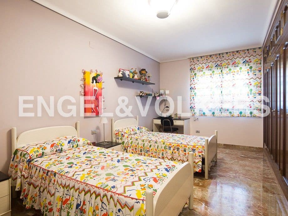 Piso de 5 habitaciones en Vila-real en venta con garaje - 260.000 € (Ref: 9080415)